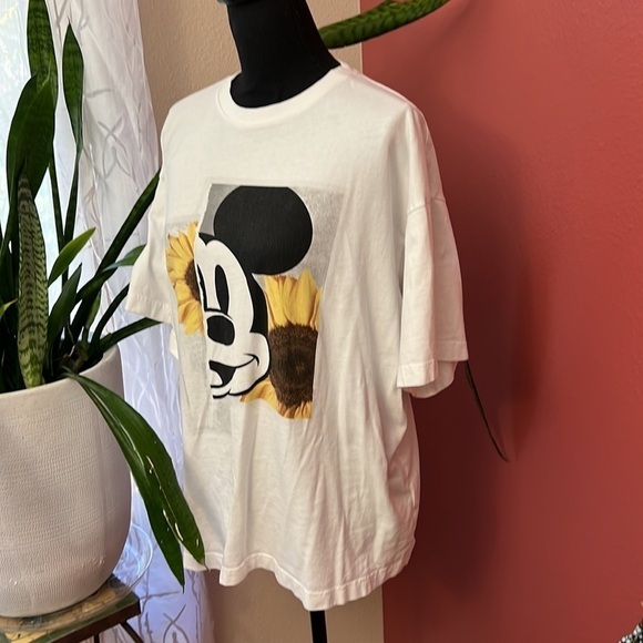 H&M Disney Collaboration Mickey Mouse Sunflower Tee Shrit Size S - Picture 3 of 6